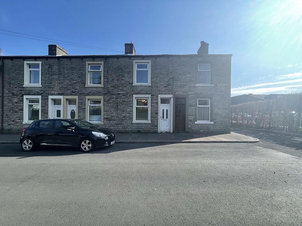 2 bedroom terraced house Let Agreed in Barnoldswick - Externally